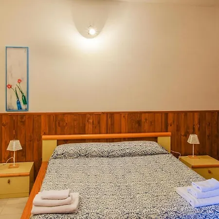 Stunning Apartment In Guardavalle With 2 Bedrooms And Wifi